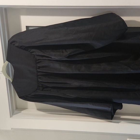 Womens Bachelor Graduation Gown - Picture 3 of 3